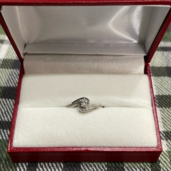 Dazzling Rock Diamond Ring - Picture 2 of 6